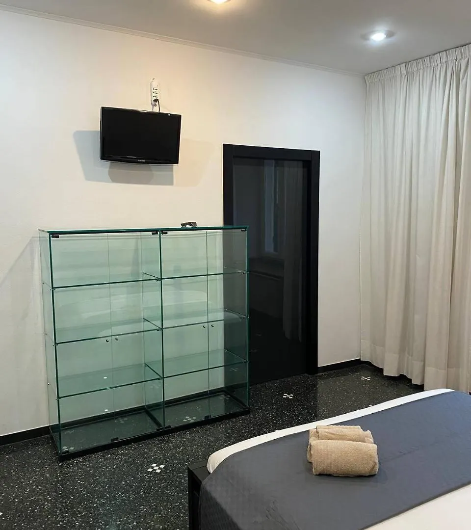 Guest house Martel Rooms - Genova Centro Brignole Italy